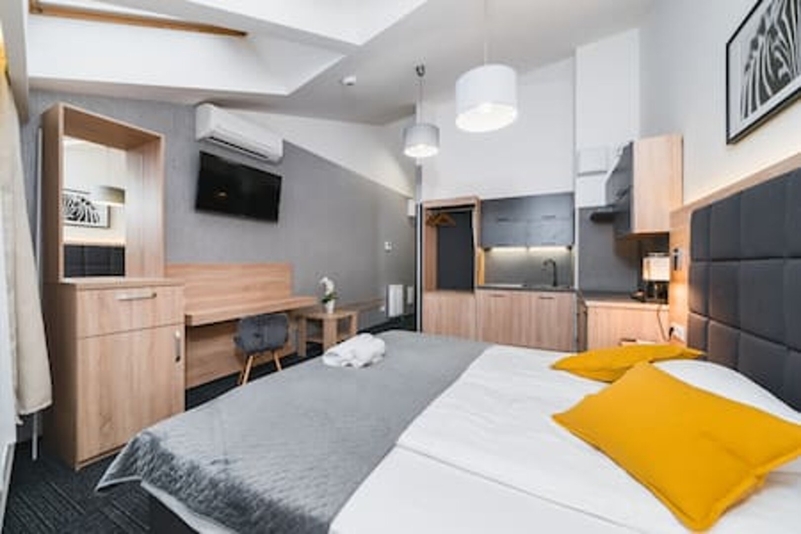 19. Aron Residence - Luxury Studio - Center 19. Aron Residence - Luxury Studio - Center