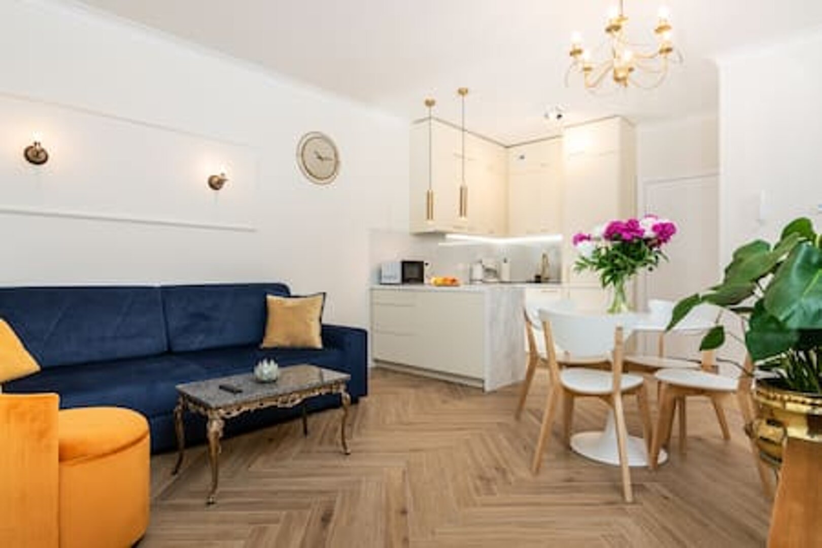 10. Atrium - Old Town Luxury Apartments 10. Atrium - Old Town Luxury Apartments