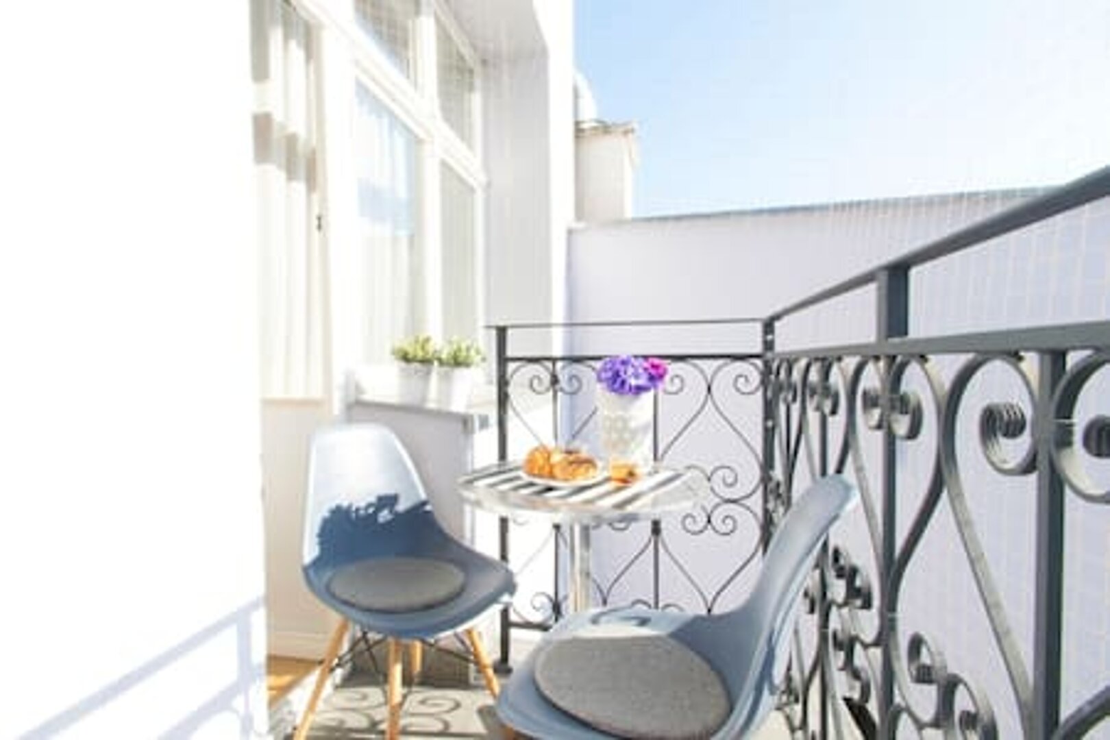 10. Krupnicza Modern Old Town Apartments