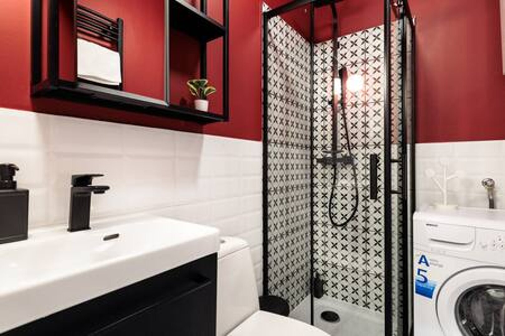 UPSTAIRS MANAGEMENT sp. z o.o. - 24