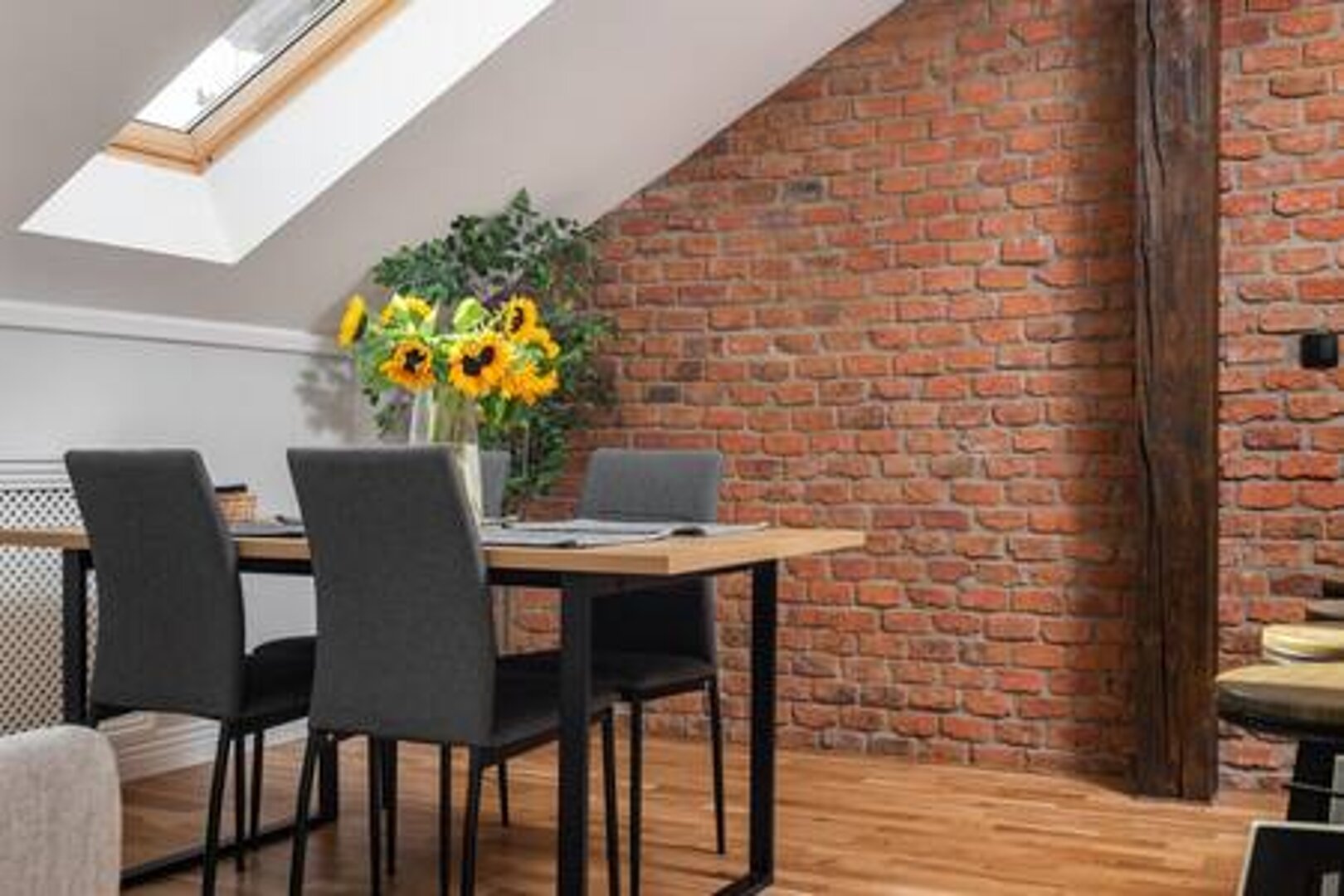 UPSTAIRS MANAGEMENT sp. z o.o. - 16