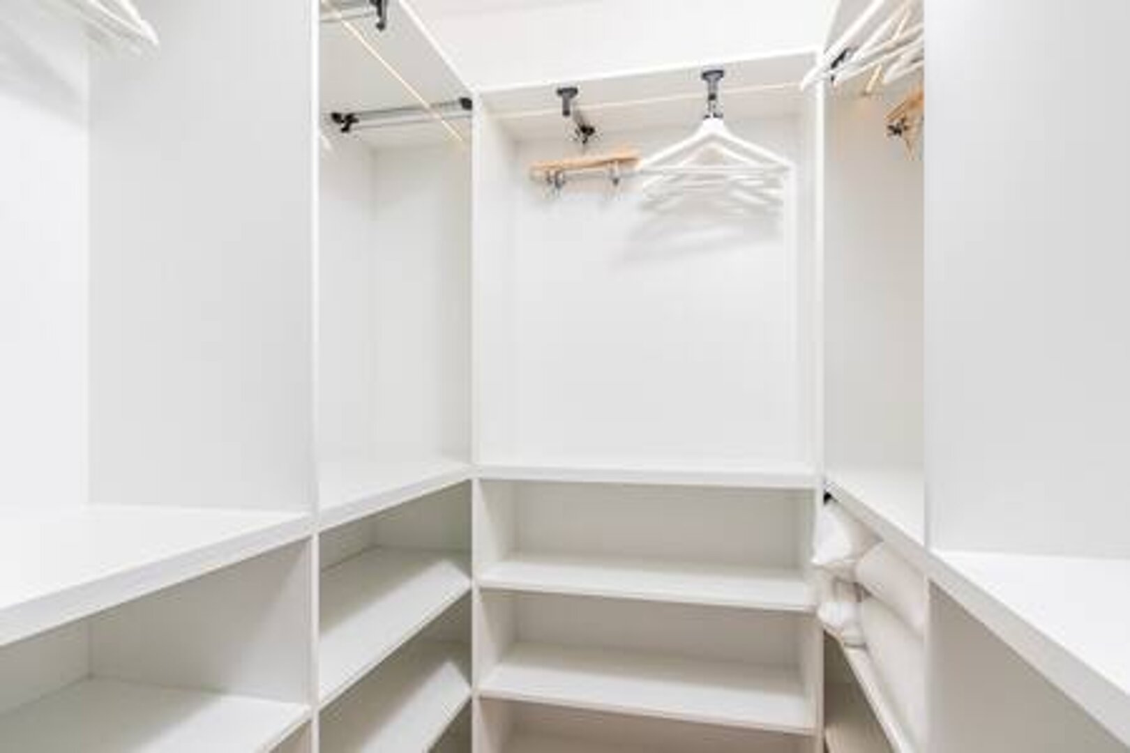 UPSTAIRS MANAGEMENT sp. z o.o. - 22