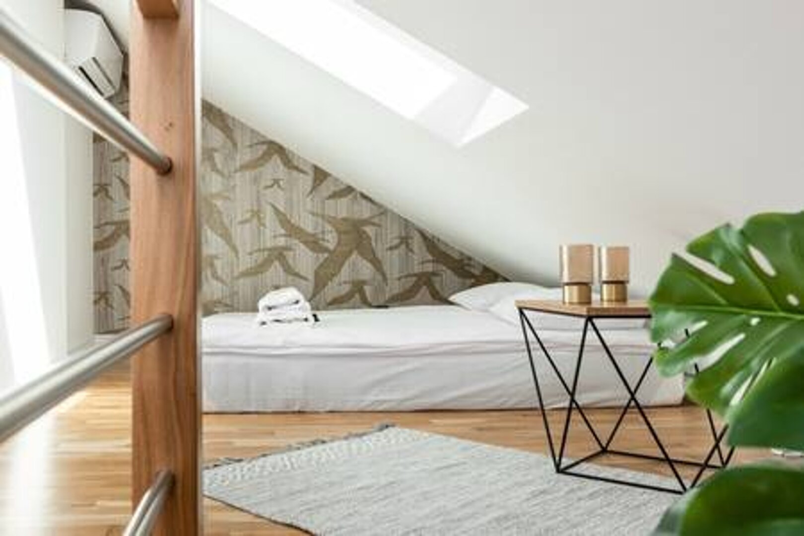 UPSTAIRS MANAGEMENT sp. z o.o. - 41