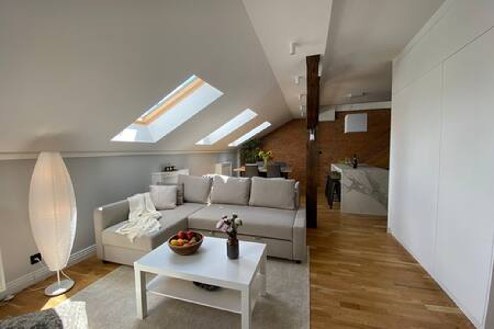 UPSTAIRS MANAGEMENT sp. z o.o. - 48